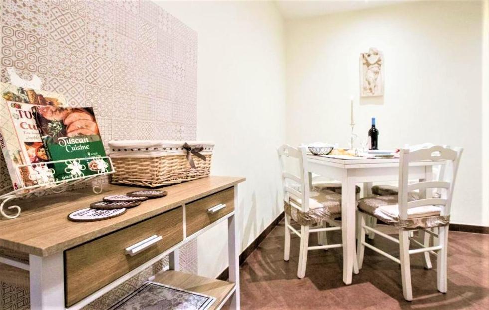 Charming Suite Cavour Heart Of Florence Exterior photo